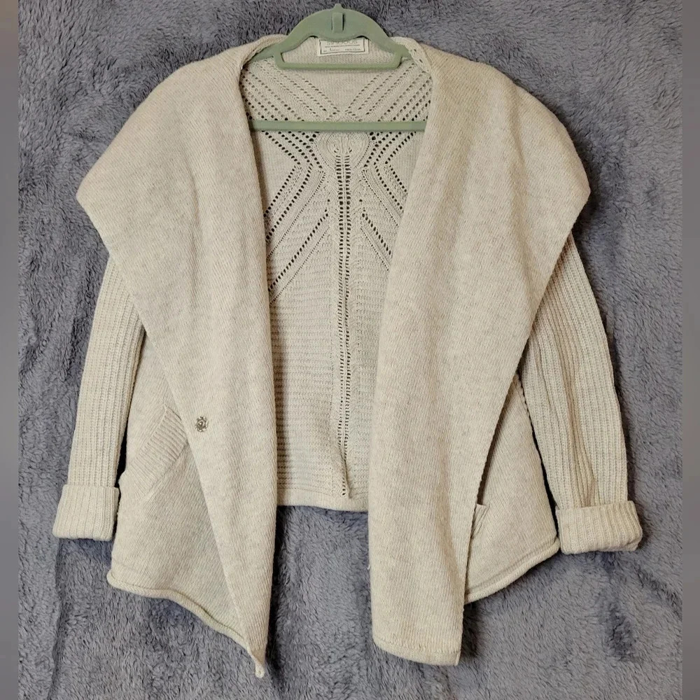 Sinuous Women's Cardigan With Snap Closure